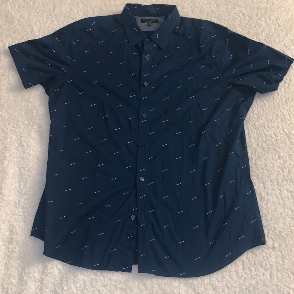 Men’s button down with pocket